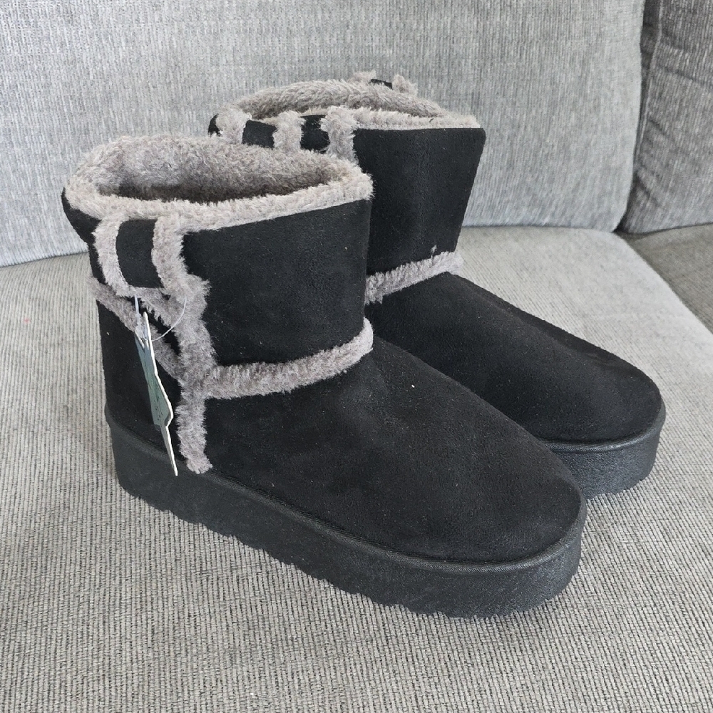 Love 83 Women's Black Suede Ankle Boots, Size 9